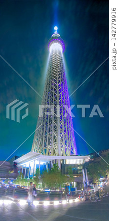 ライトアップされた東京スカイツリーの夜景 ライトアップされた東京スカイツリーの夜景 142779916