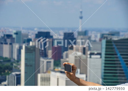 東京スカイツリーとスマホ 東京スカイツリーとスマホ 142779930