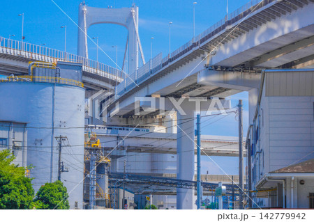 ゆりかもめ東京臨海新交通臨海線と首都高速道路 ゆりかもめ東京臨海新交通臨海線と首都高速道路 142779942