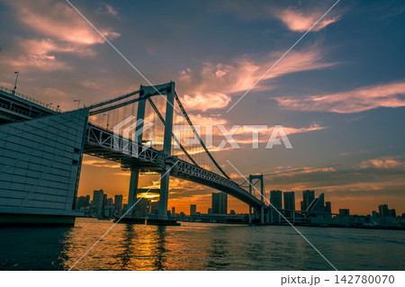 レインボーブリッジと夕景 レインボーブリッジと夕景 142780070