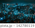 青い色彩が広がる都市景観 142780119