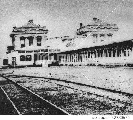 古写真 1872年 東京 開業直後の初代新橋駅(後の汐留駅) 古写真 1872年 東京 開業直後の初代新橋駅(後の汐留駅) 142780670