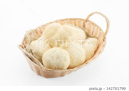 Lion's mane mushrooms in basket, healthy superfood fungus Lion's mane mushrooms in basket, healthy superfood fungus 142781790