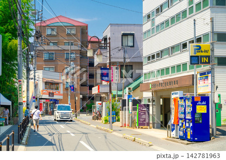 京王線・武蔵野台駅 駅前商店街 京王線・武蔵野台駅 駅前商店街 142781963