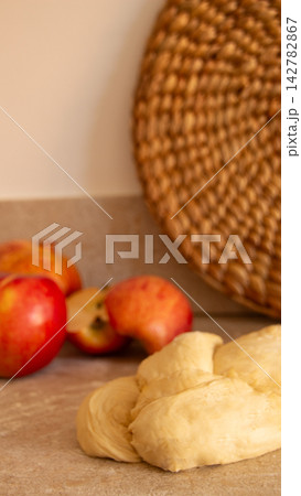 Celebration of Rosh Hashanah with apples and challah 142782867