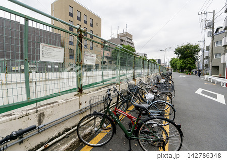 野方第三陸橋近くの駐輪スペース 東京都中野区野方4丁目 野方第三陸橋近くの駐輪スペース 東京都中野区野方4丁目 142786348