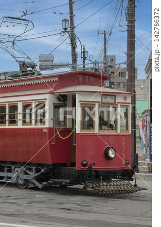 【再販比率変更レタッチ有】函館ハイカラ號十字街左カーブにて 142786372