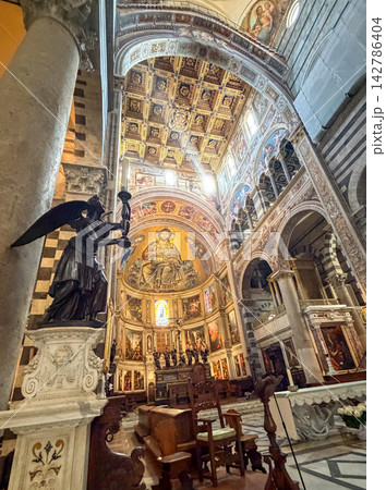 イタリア ピサ ピサ大聖堂 内陣とモザイク画 イタリア ピサ ピサ大聖堂 内陣とモザイク画 142786404