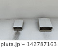 建物外壁の換気口と排気による黒ずみ汚れ 142787163
