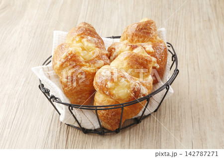 チーズクロワッサン 142787271