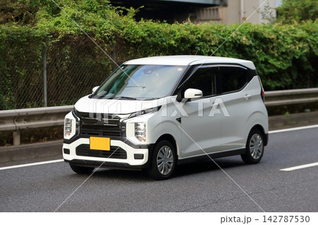 白い軽自動車　イメージ 142787530