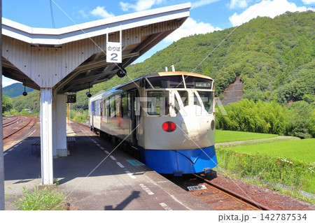 0系新幹線をイメージした鉄道ホビートレイン(江川崎駅) 0系新幹線をイメージした鉄道ホビートレイン(江川崎駅) 142787534