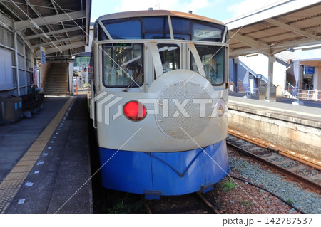0系新幹線をイメージした鉄道ホビートレイン(JR予土線 窪川駅) 0系新幹線をイメージした鉄道ホビートレイン(JR予土線 窪川駅) 142787537