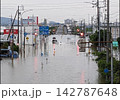 大雨で冠水した道路 142787648