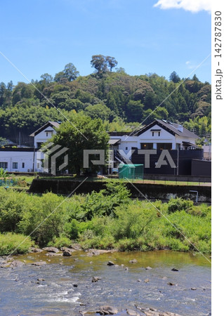 広見川(四万十川支流)と河後森城跡と予土線 松丸駅(愛媛県松野町) 広見川(四万十川支流)と河後森城跡と予土線 松丸駅(愛媛県松野町) 142787830