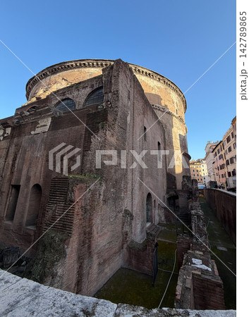 イタリア ローマ パンテオン 裏側から見た古代建築 イタリア ローマ パンテオン 裏側から見た古代建築 142789865