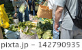 農家の直売野菜を購入している人 142790935