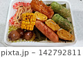 忙しい日常の昼食や休憩にぴったりなお弁当 142792811