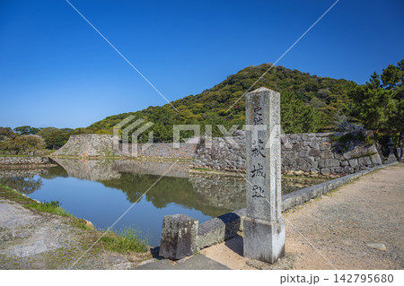 山口 萩城 極楽橋と指月山 142795680