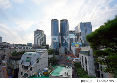 ソウルの都市景観と新旧が融合する街並み ソウルの都市景観と新旧が融合する街並み 142802769