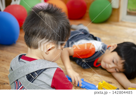 子供 子供 142804485