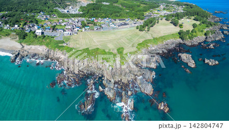空撮「青森県」天然芝が美しい種差海岸の風景　八戸市 142804747
