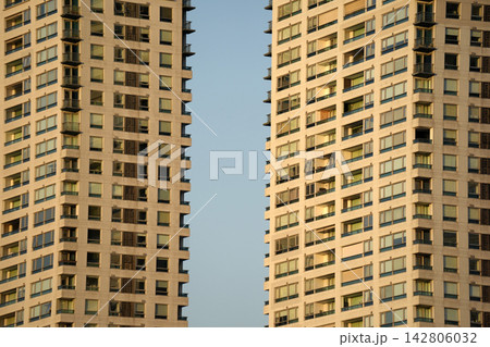 Twin Residential Skyscrapers at Golden Hour in Puerto Madero Twin Residential Skyscrapers at Golden Hour in Puerto Madero 142806032