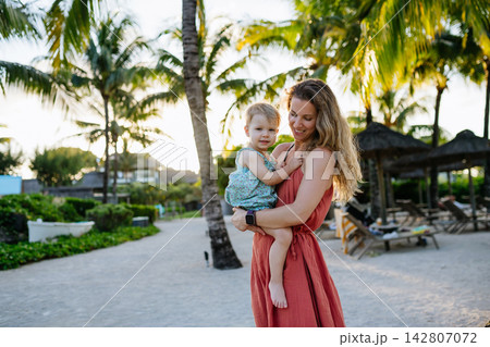 Mother with little daughter in tropical beach resort. 142807072