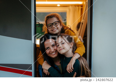 Mother with daughters enyoing family holiday with camper and caravan. 142807622