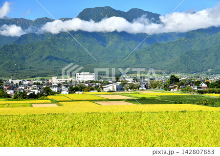 有明山方面/池田町役場、あづみ病院周辺を望む(長野県池田町)【2026.9】 有明山方面/池田町役場、あづみ病院周辺を望む(長野県池田町)【2026.9】 142807883