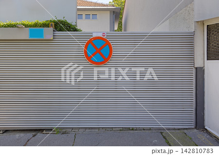 Garage Door No Parking 142810783