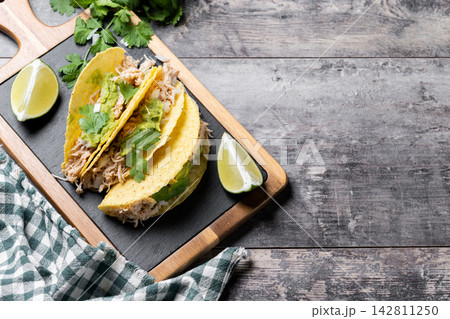 Mexican chicken tacos with guacamole and cilantro 142811250
