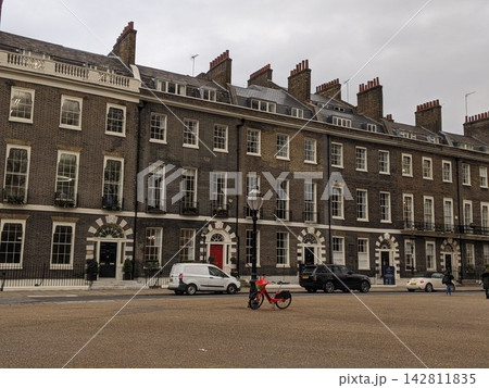 ロンドンの歴史的なジョージアン様式の街並み ロンドンの歴史的なジョージアン様式の街並み 142811835