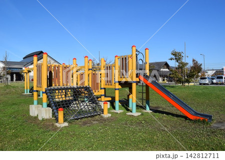 児童公園の遊具 児童公園の遊具 142812711