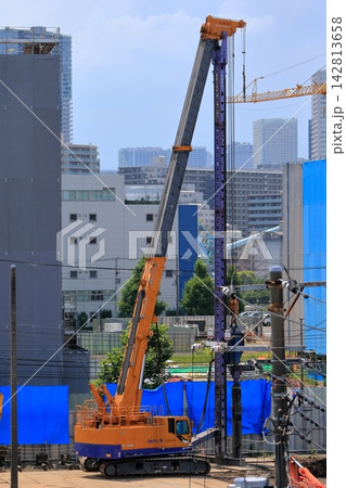 基礎工事中の大型重機 イメージ 基礎工事中の大型重機 イメージ 142813658