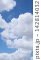 夏の青空と白い雲 夏の青空と白い雲 142814032