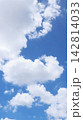 夏の青空と白い雲 夏の青空と白い雲 142814033
