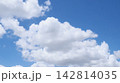 夏の青空と白い雲 夏の青空と白い雲 142814035