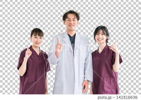 穿著工作服的醫護人員、醫護人員、女護士和穿白大褂的男醫生 穿著工作服的醫護人員、醫護人員、女護士和穿白大褂的男醫生 142816636