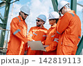 Refinery Engineers Team Meeting Working Site Inspection Discussion Outdoor Industrial Plant. 142819113