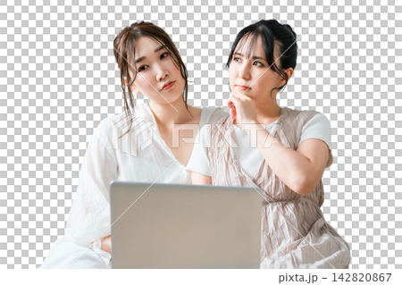 Women, friends, fellow mothers, and colleagues who use laptops together (worrying, thinking, getting angry, stressed) Women, friends, fellow mothers, and colleagues who use laptops together (worrying, thinking, getting angry, stressed) 142820867