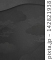雲、青海波の文様のモダンな黒い質感のある背景 142821938