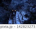 雪の中を走るはなあかり 142823273