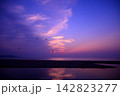 夕暮れの空のリフレ 142823277