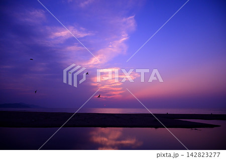 夕暮れの空のリフレ 夕暮れの空のリフレ 142823277