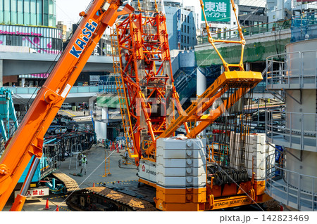 工事中の渋谷駅西口駅前 南向きの風景 2026.07 g-1 工事中の渋谷駅西口駅前 南向きの風景 2026.07 g-1 142823469