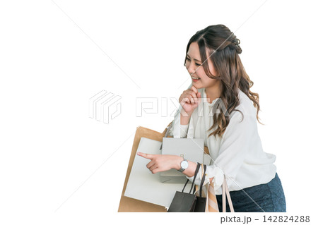 買い物・ショッピング・セール・バーゲンで無駄遣いするビジネスウーマン・女性 買い物・ショッピング・セール・バーゲンで無駄遣いするビジネスウーマン・女性 142824288