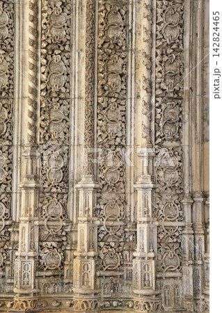 Intricate carvings on the walls of Batalha monastery in Portugal 142824465