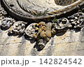 Details of intricate stonework of a window at Convento de Cristo in Tomar, Portugal 142824542