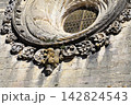 Details of intricate stonework of a window at Convento de Cristo in Tomar, Portugal 142824543